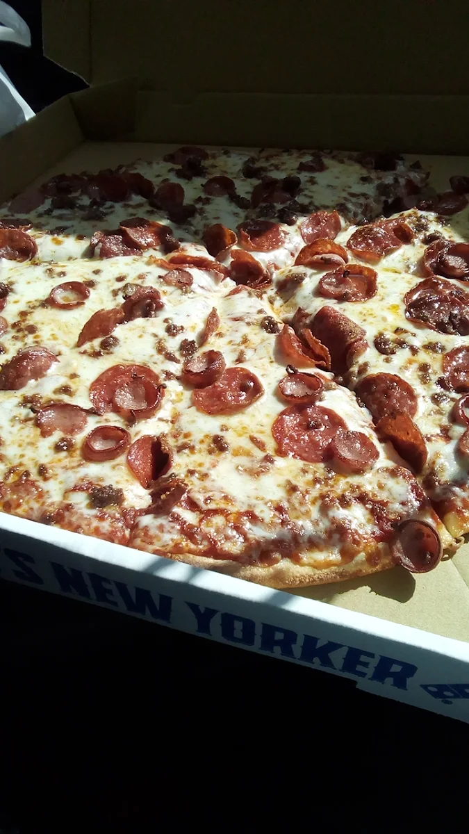 New Yorker Pizza, Domino's Pizza Pacific Paradise