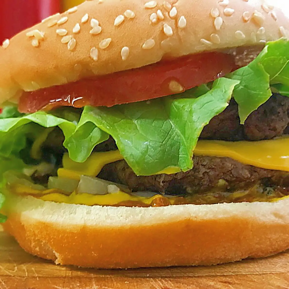 Cheeseburger with Lettuce Tomato