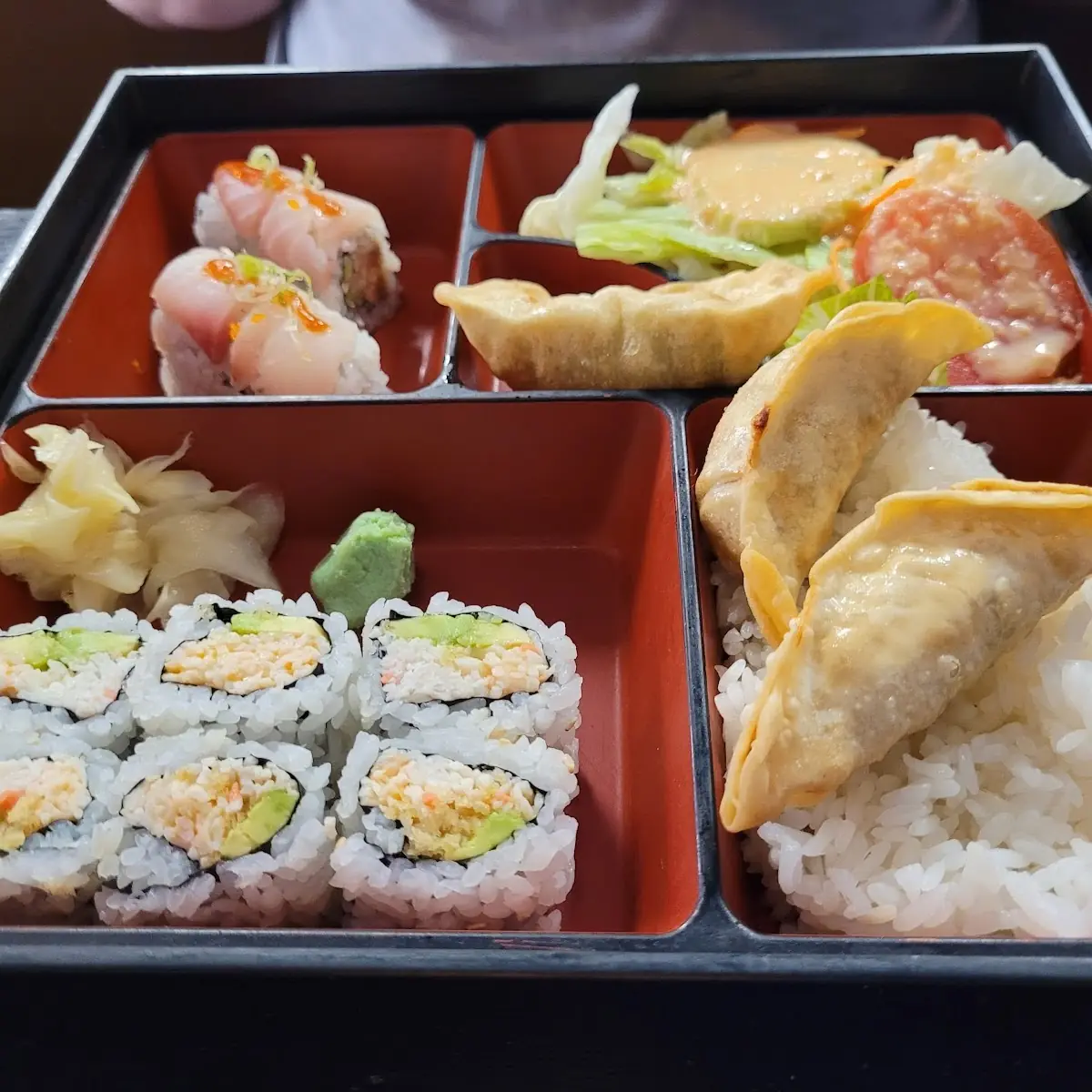 Dancing Tuna Roll