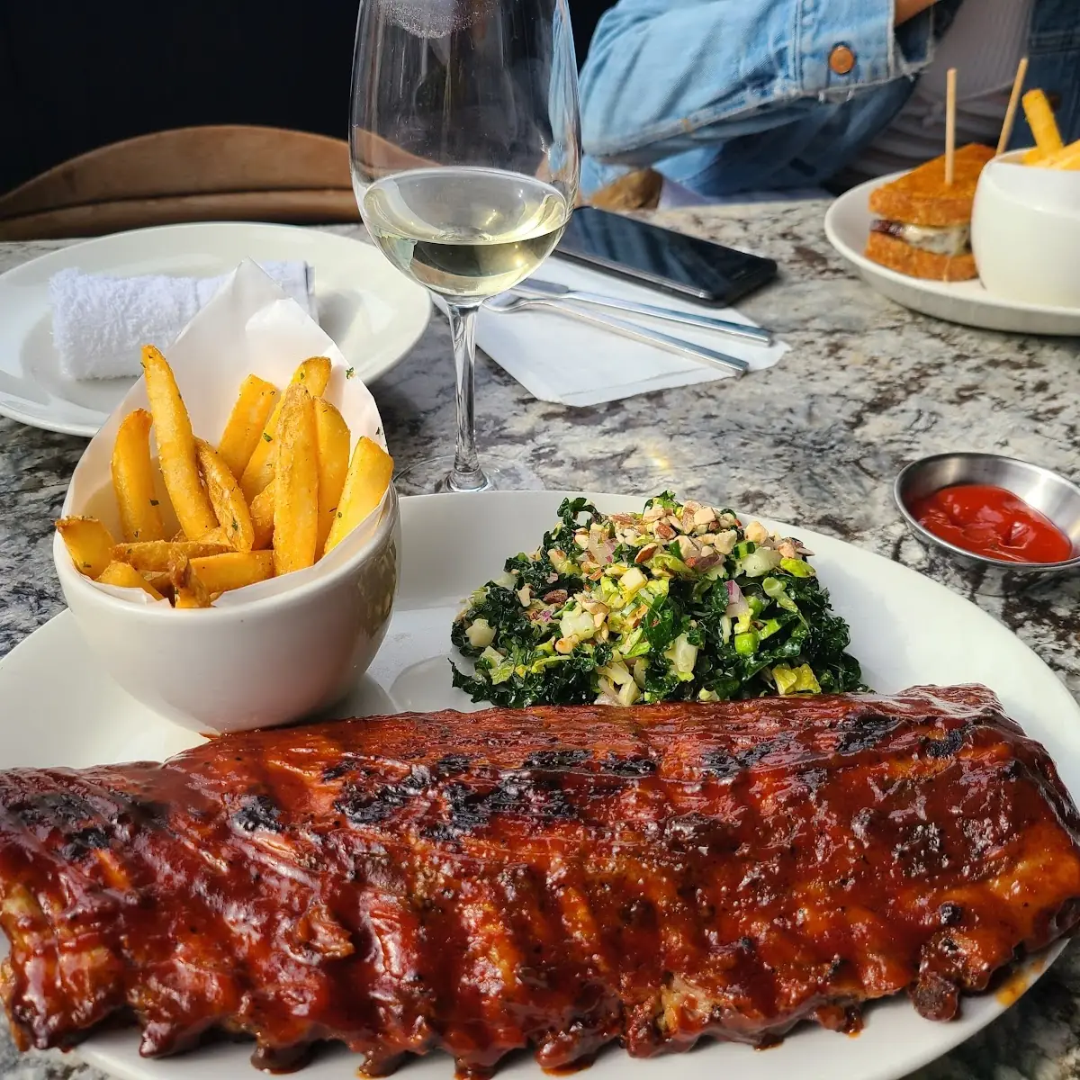 Barbecue Ribs with Side Salad
