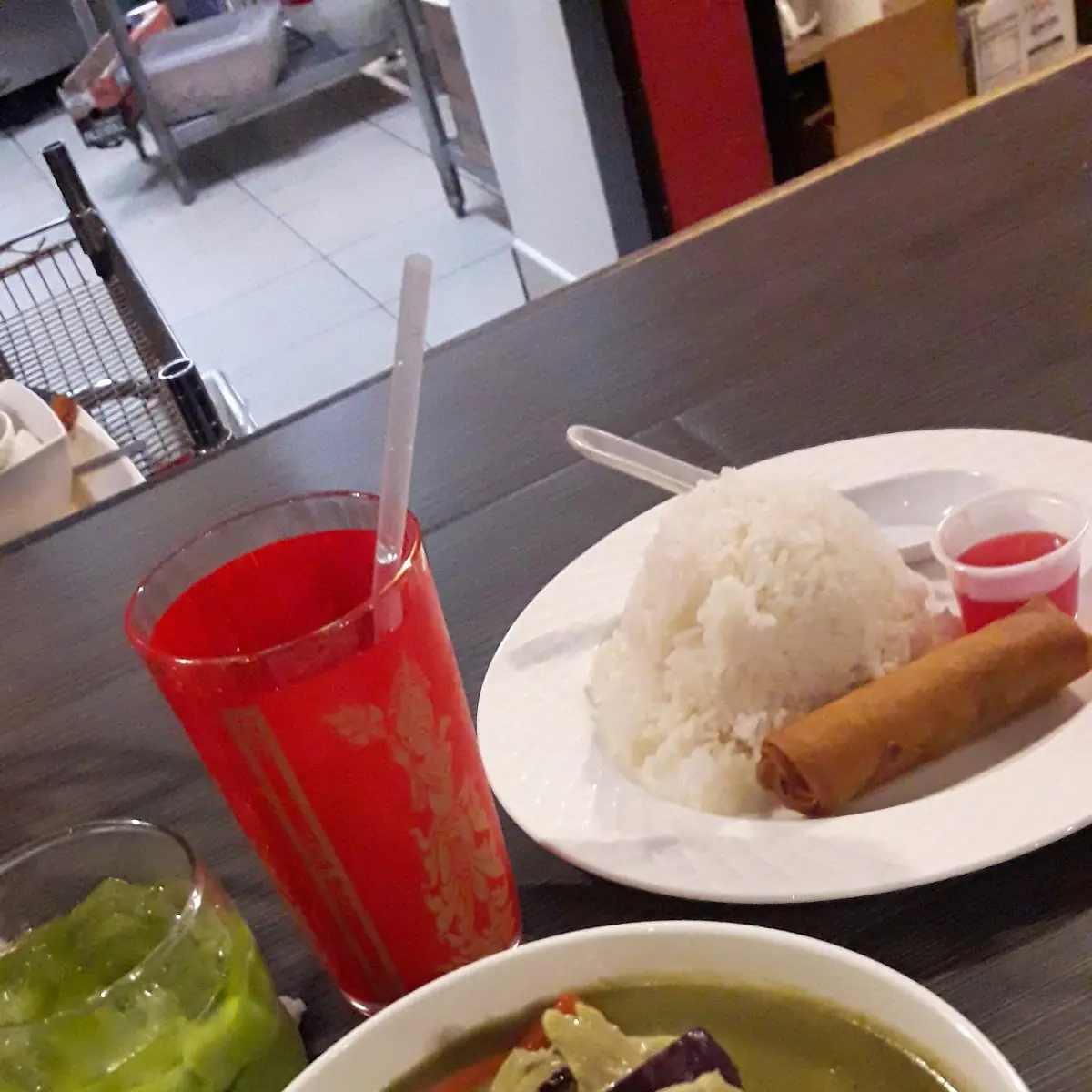 Green Curry Chicken Rice and Veggie Roll