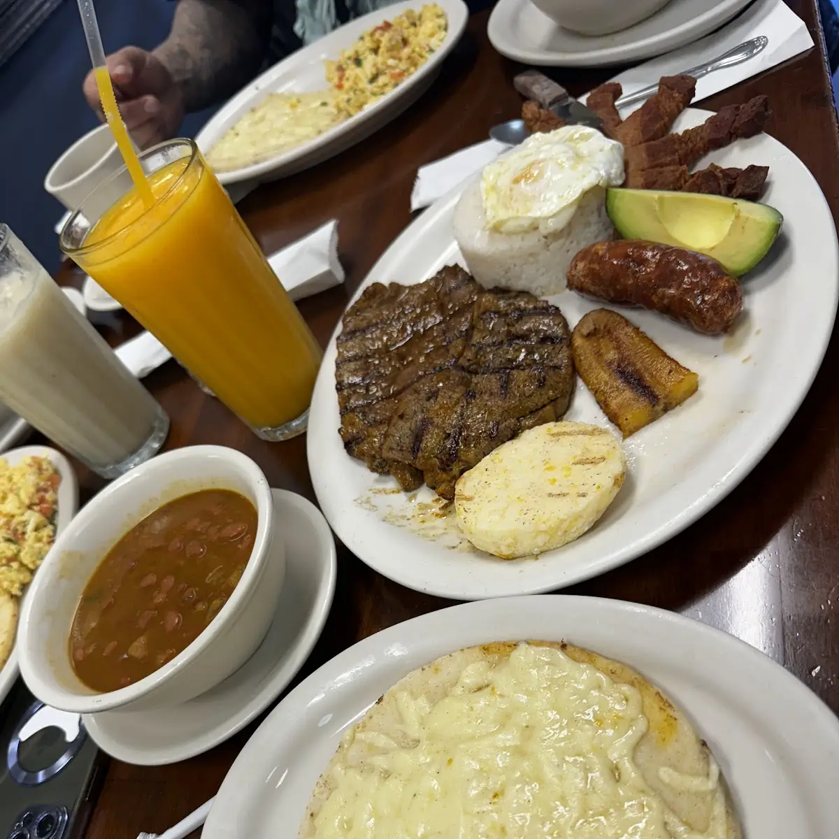 Huevos Pericos Con Carne Asada Breakfast