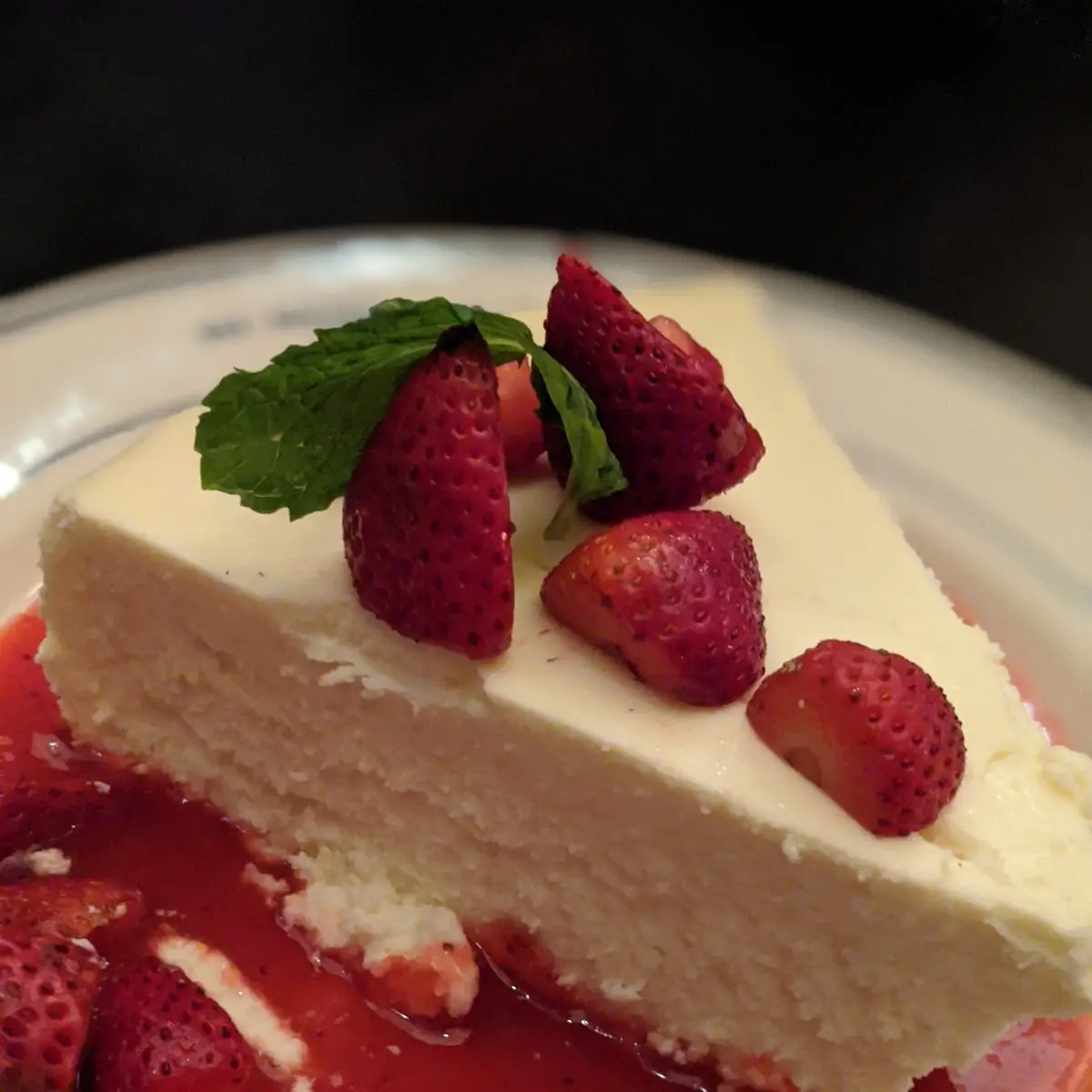 New York Cheesecake w Strawberries