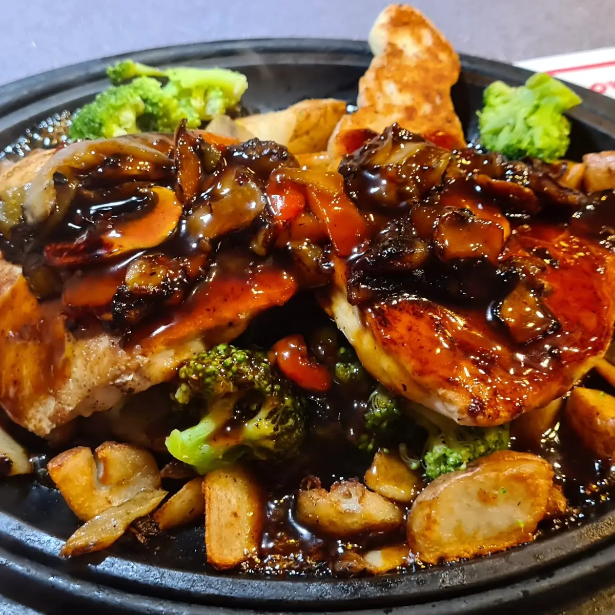 Prime Rib & Chicken Sizzlin' Skillet