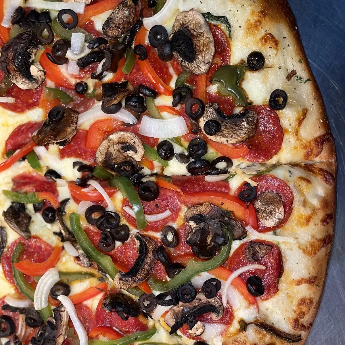 16'' Benny Supreme Pizza