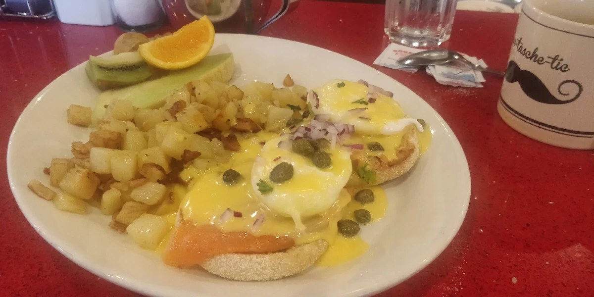 Pacific Benny, Red's Diner in Kensington