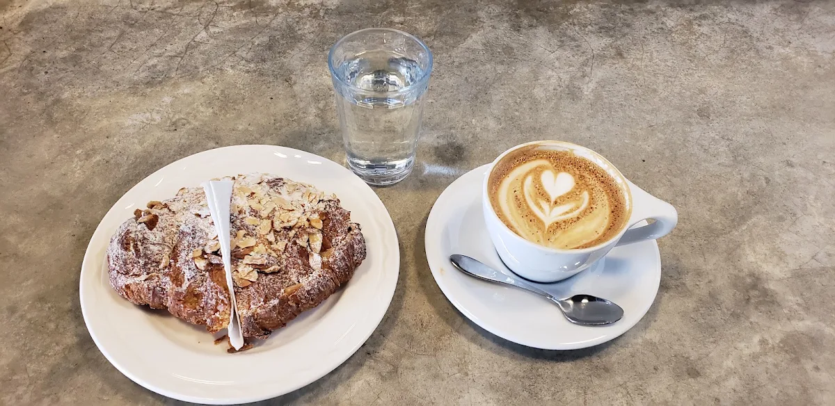 Croissant Latte
