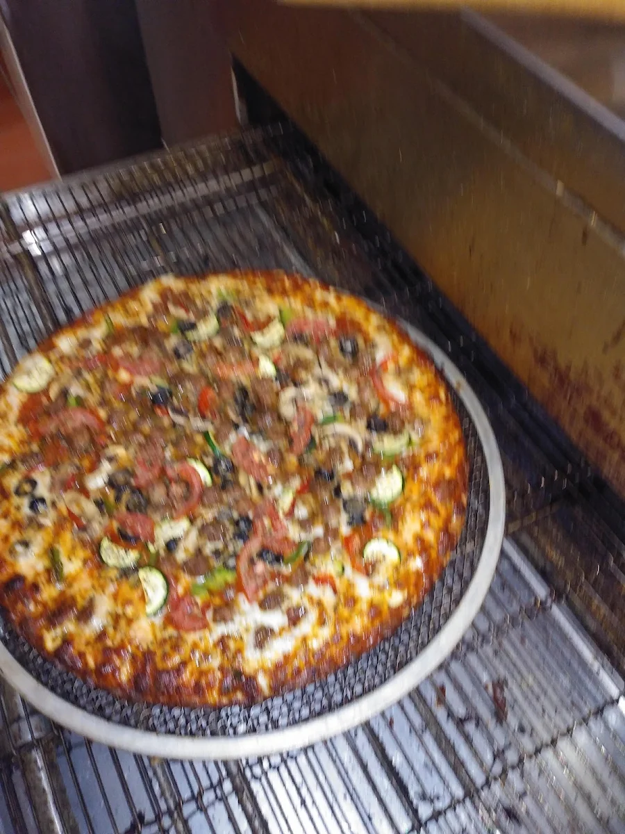 Dip Dish Veggie Pizza with Garlic and Cold Tomatoes