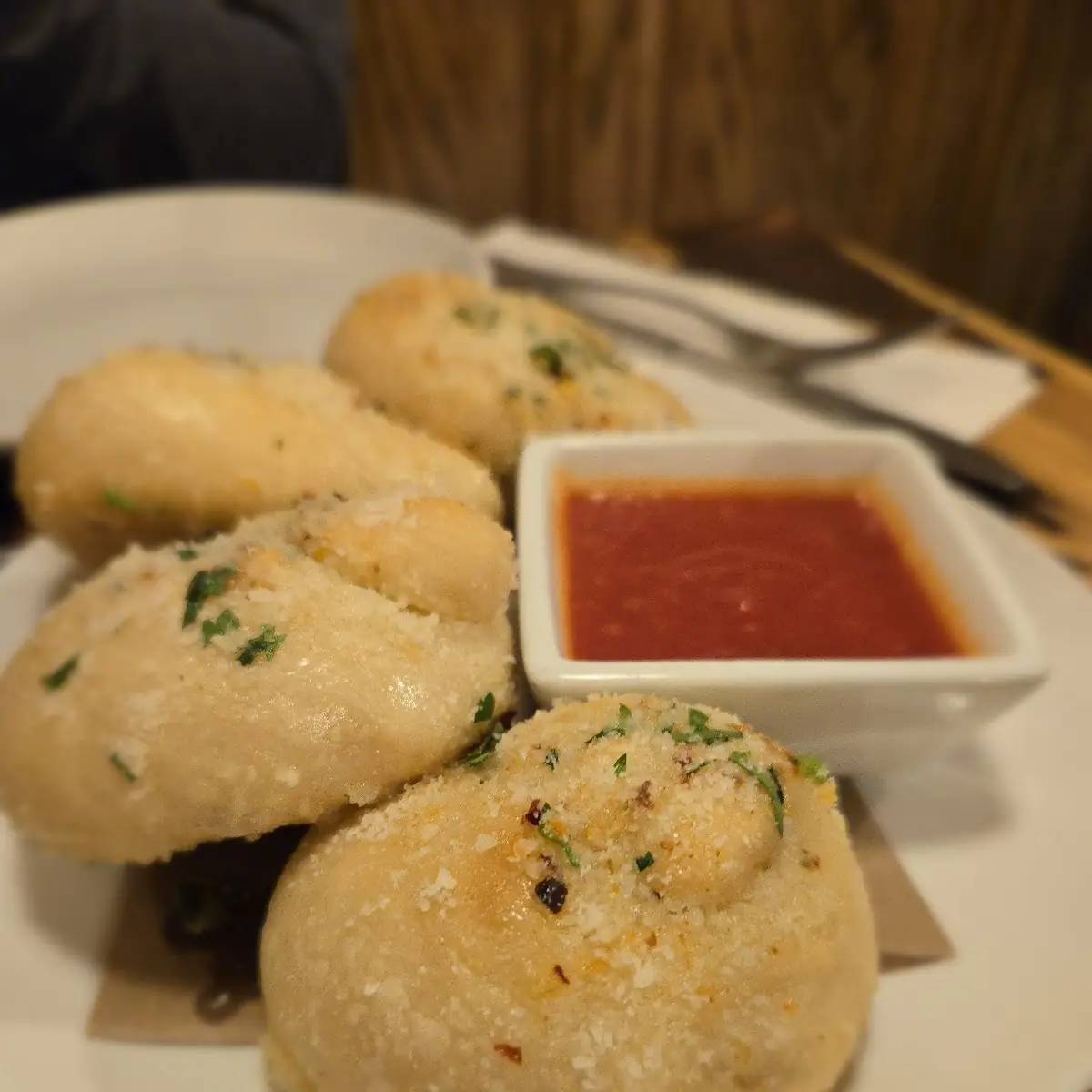 Garlic Knots with Marinara Sauce