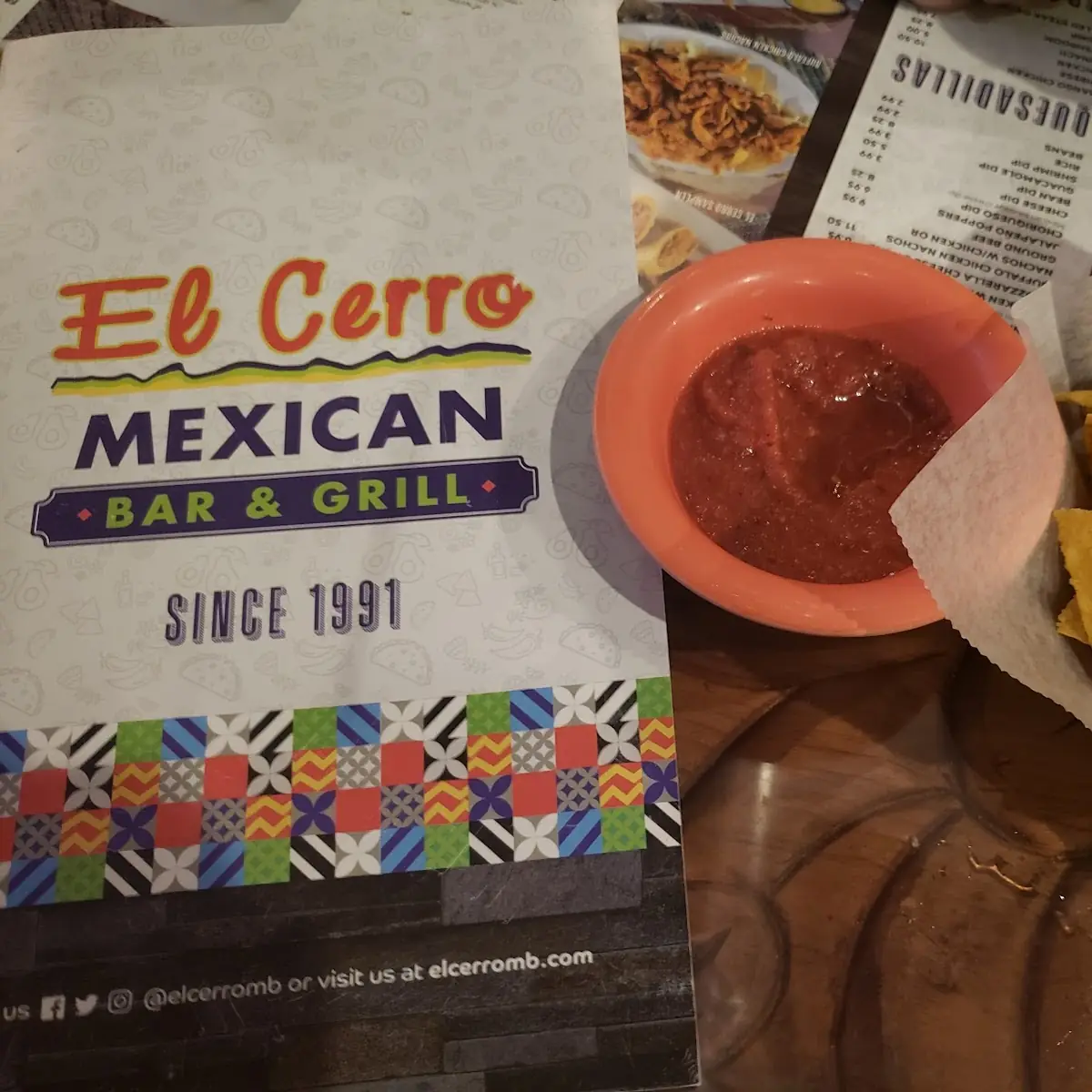 Salsa 'N' Chips and Queso Dip