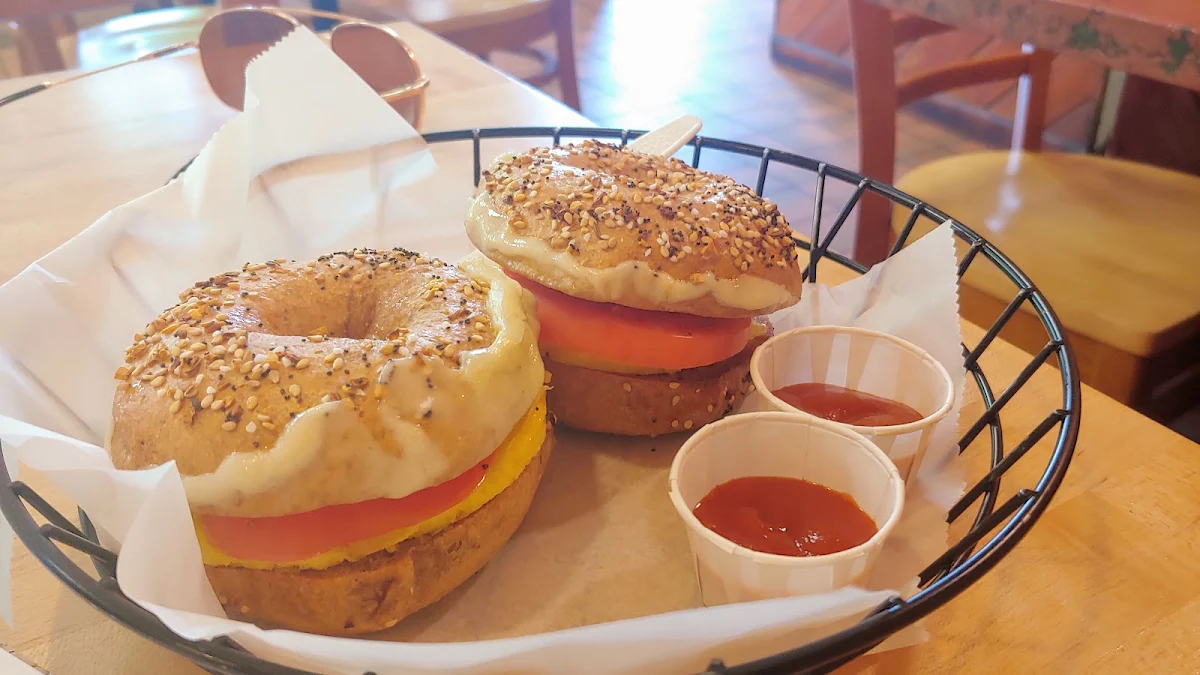 Egg and Cheese Bagel Tomato & Siracha