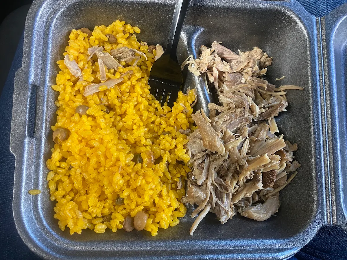 Arroz Amarillo Con Gandules Y Pernil
