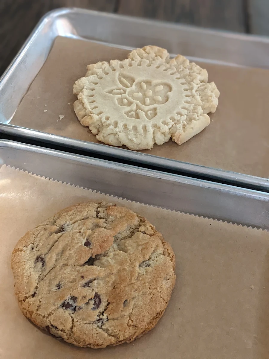 Lemon Shortbread and Chocolate Chip Cookie