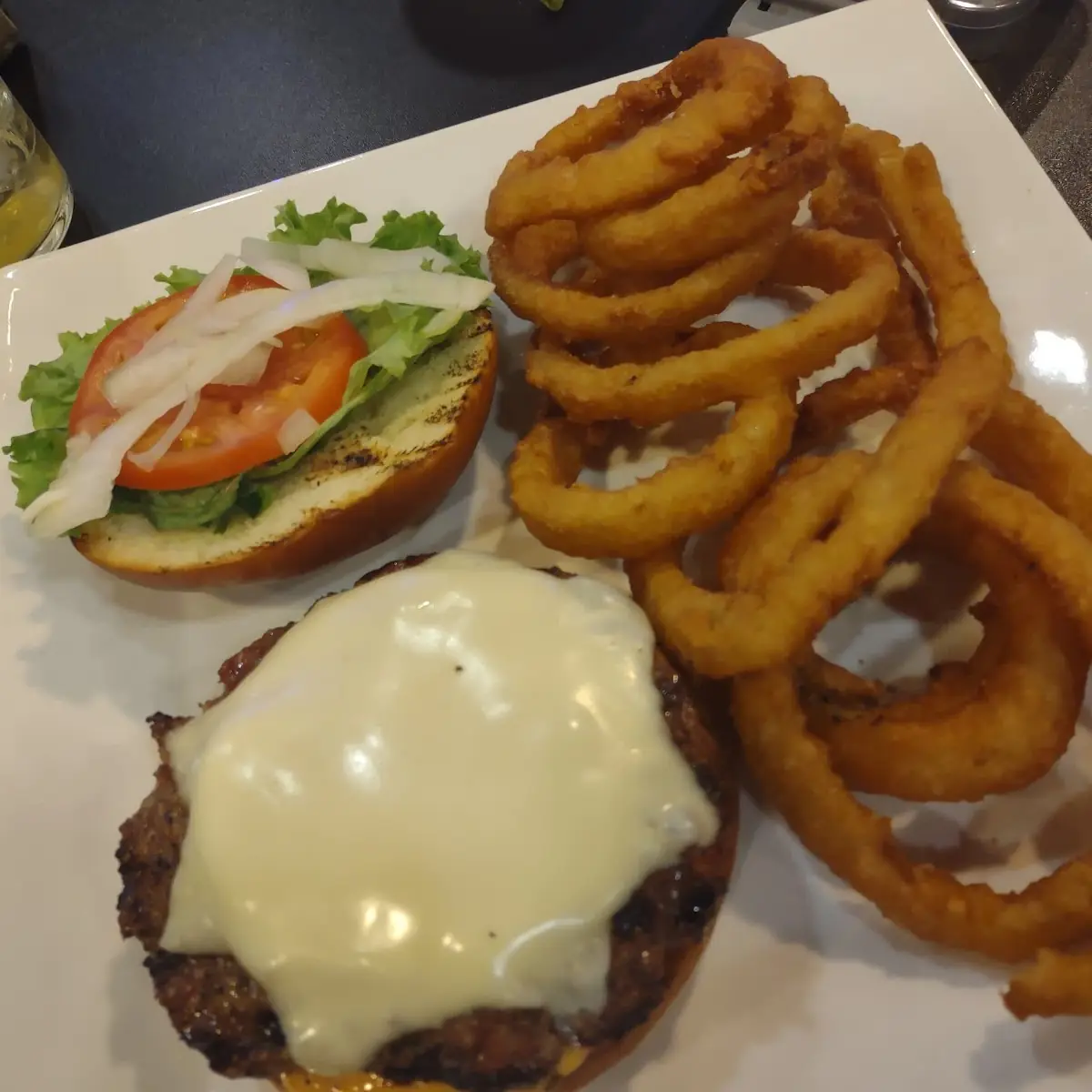 Chat Burger with Onion Rings