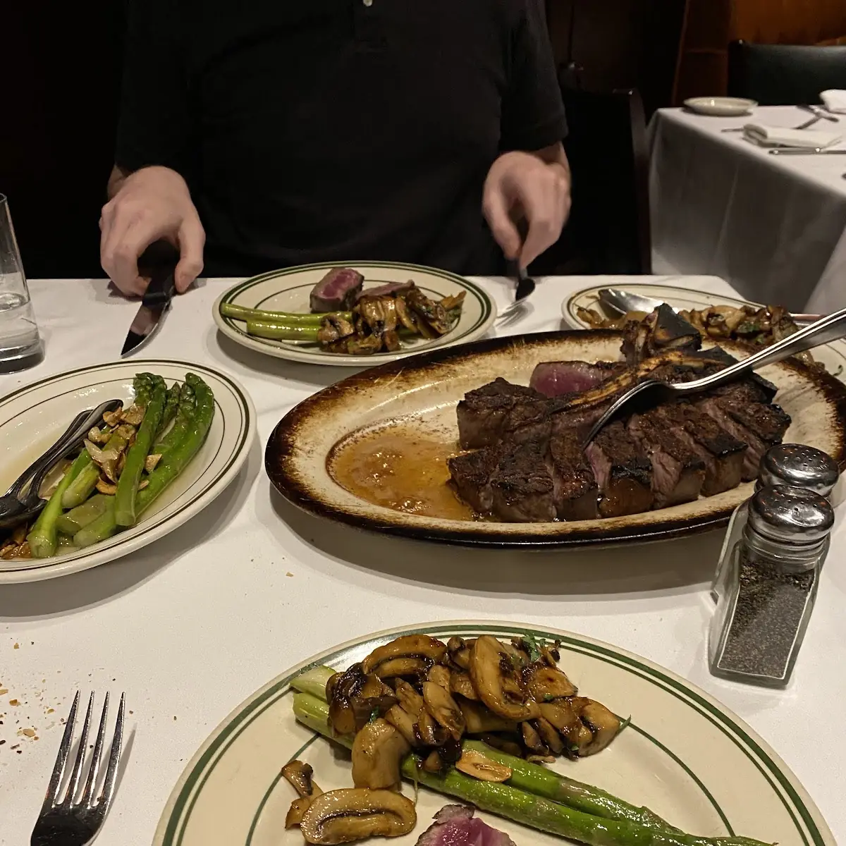 Tomahawk Ribeye Steak 34 Oz