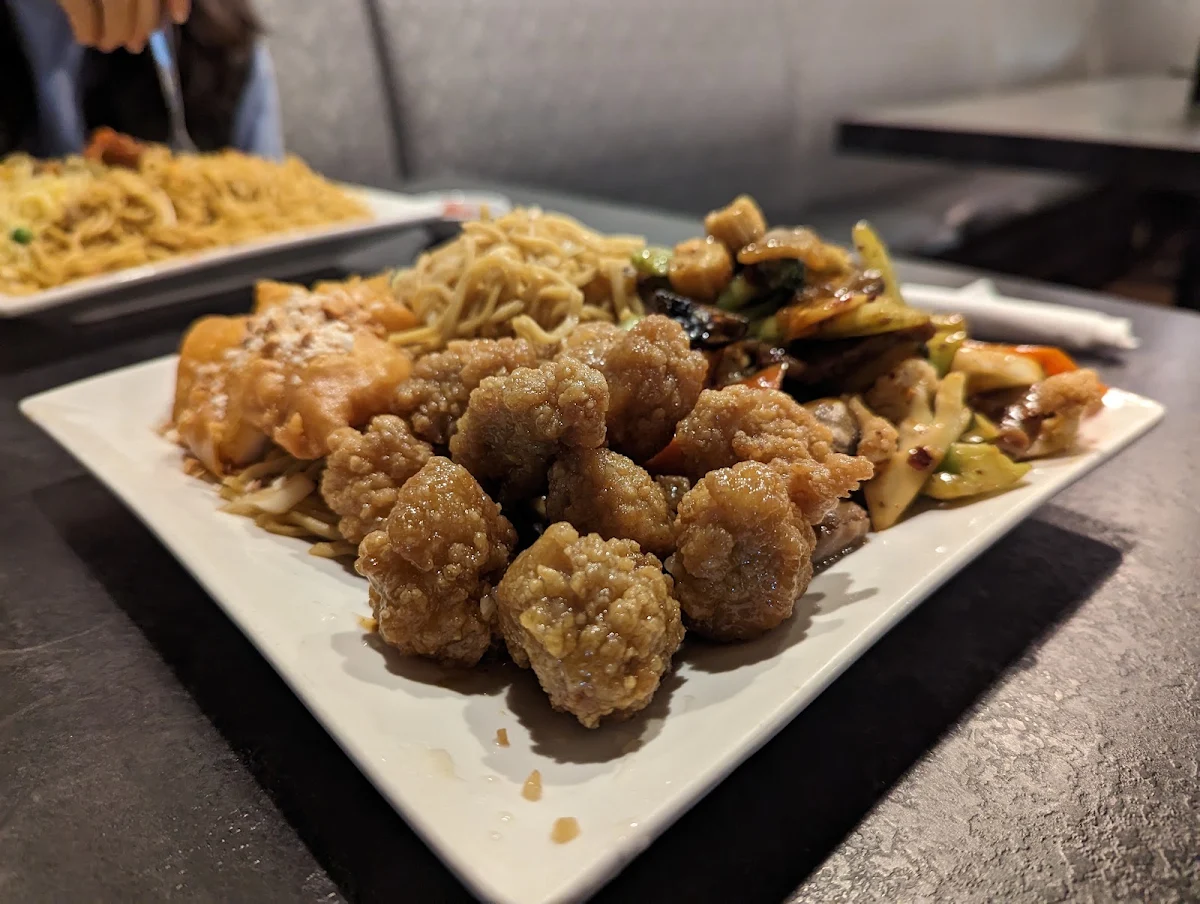Highlights, Golden Medal Chinese Restaurant