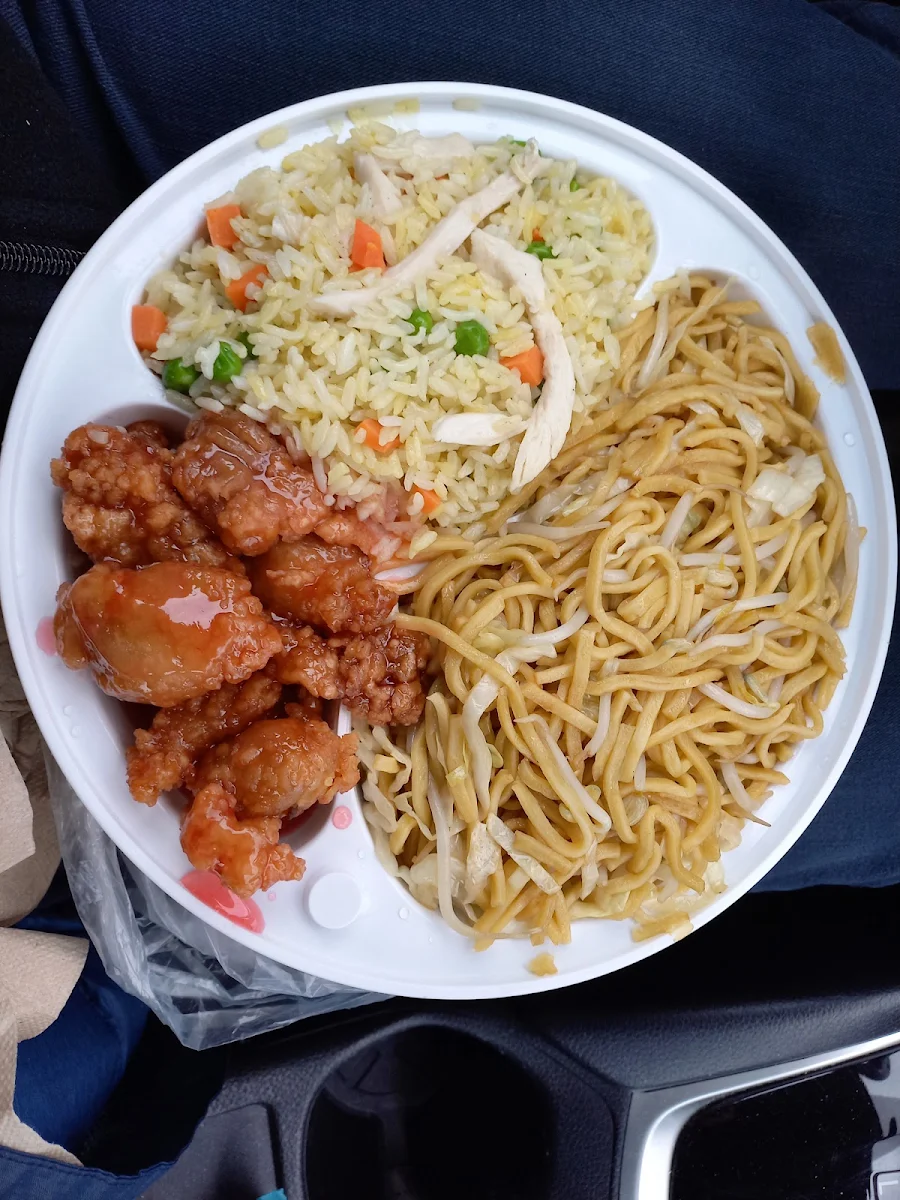 Lunch Combo B for 1 Person, Golden Medal Chinese Restaurant