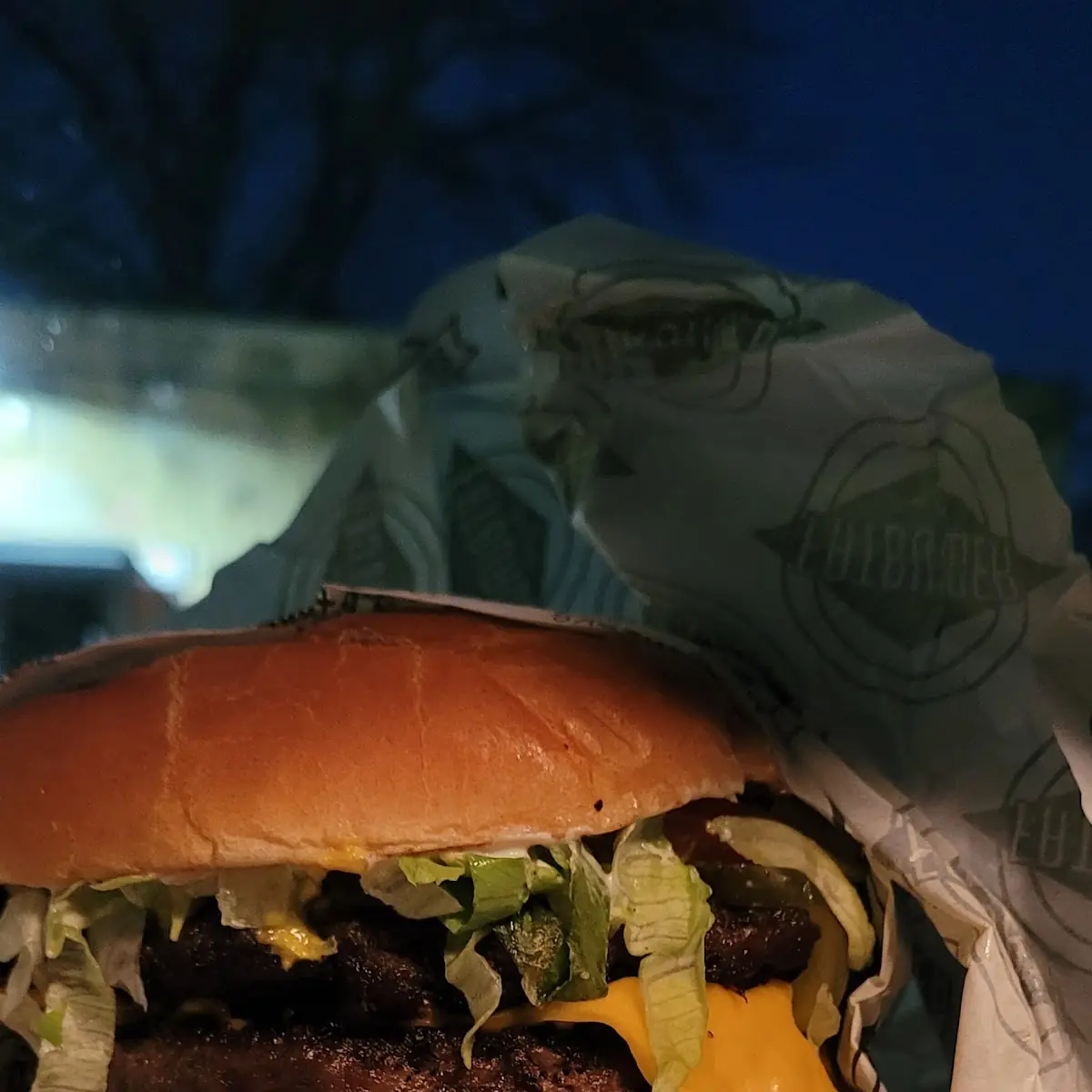 XXL Cheeseburger with the Works
