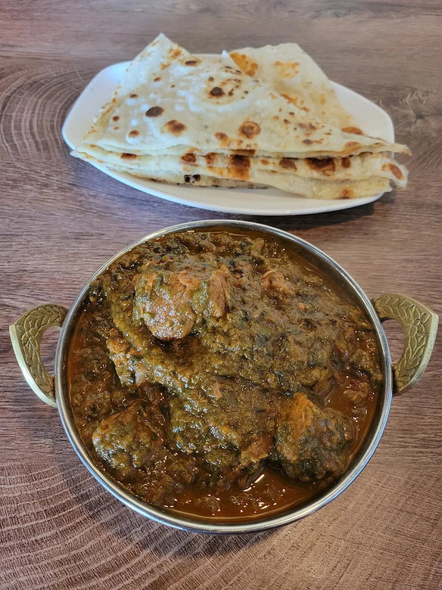 Lamb Saag, Maurya Indian Twist (Oakville)