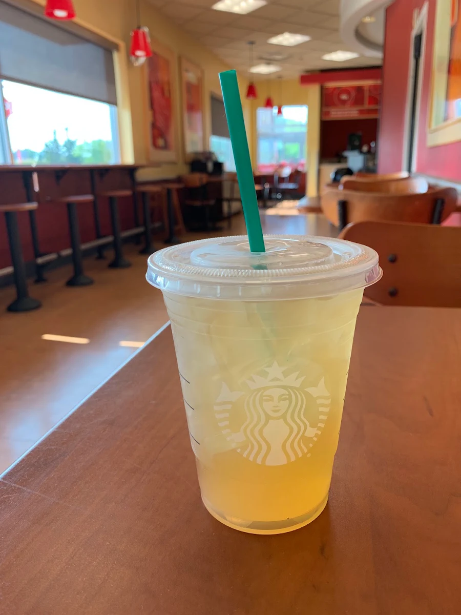 Iced Peach Green Tea Lemonade