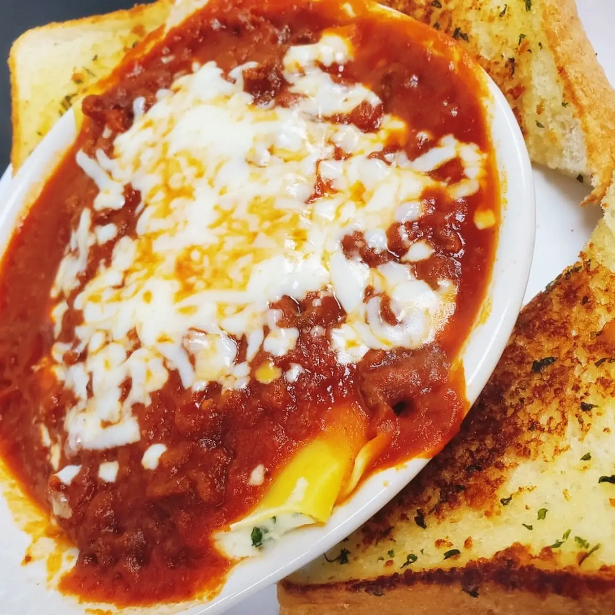 Kids Spaghetti w Garlic Bread