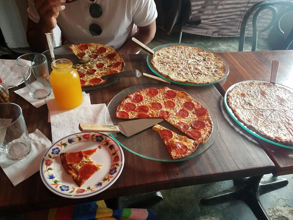 Lotsa Pizza