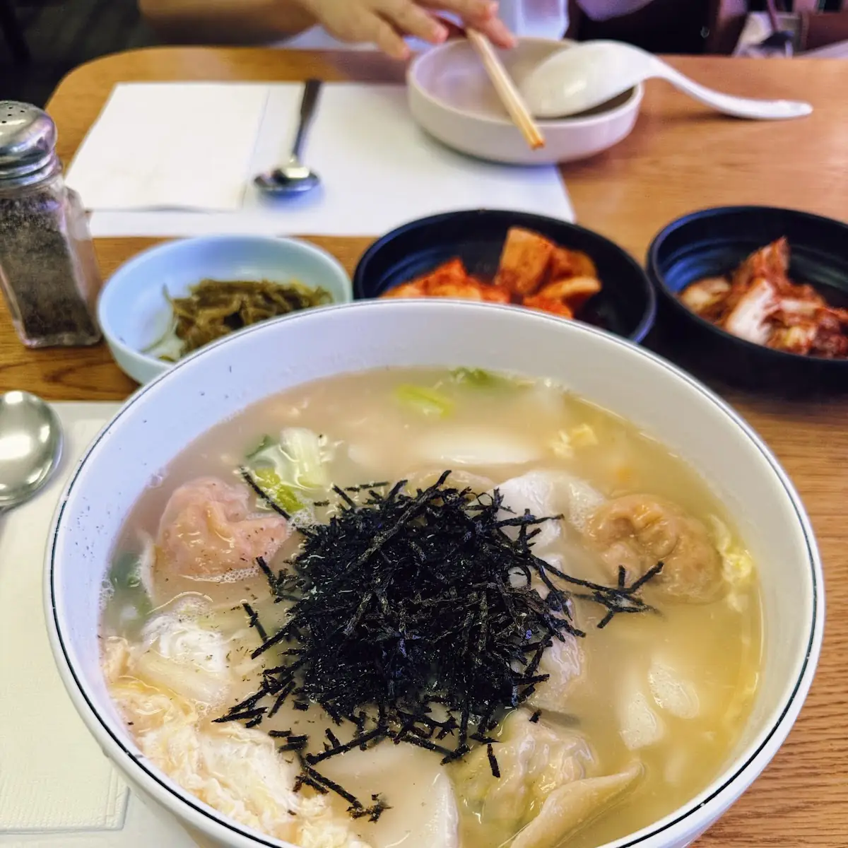 시누님만두국 dumpling soup