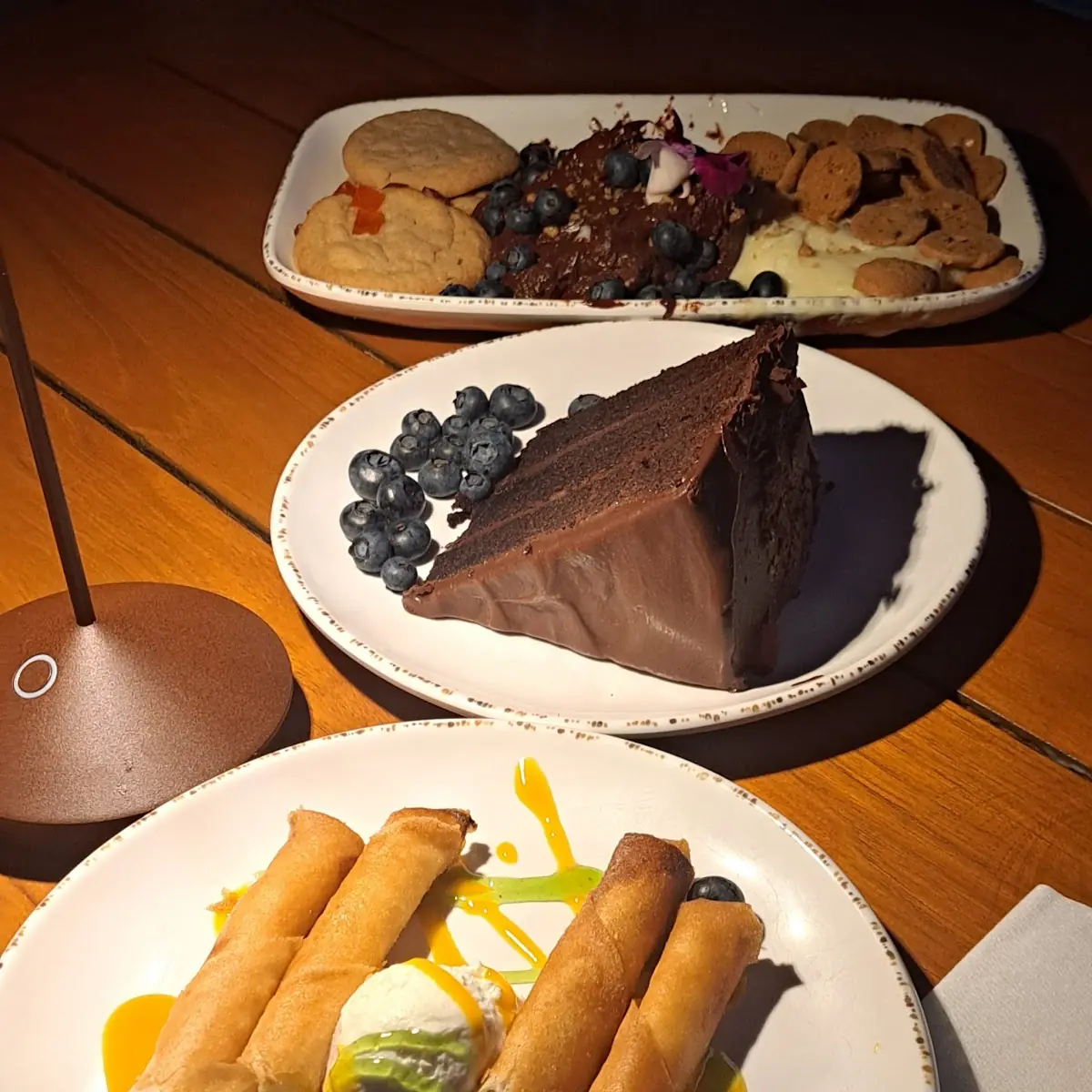 chz Cake and Chocolate Cake