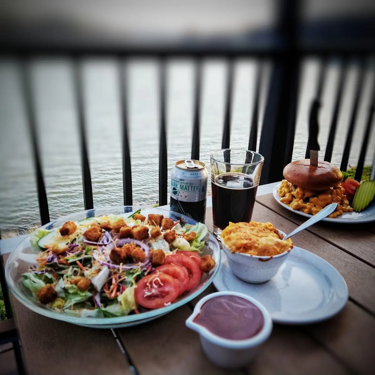 House Salad with Mac & Cheese Burger