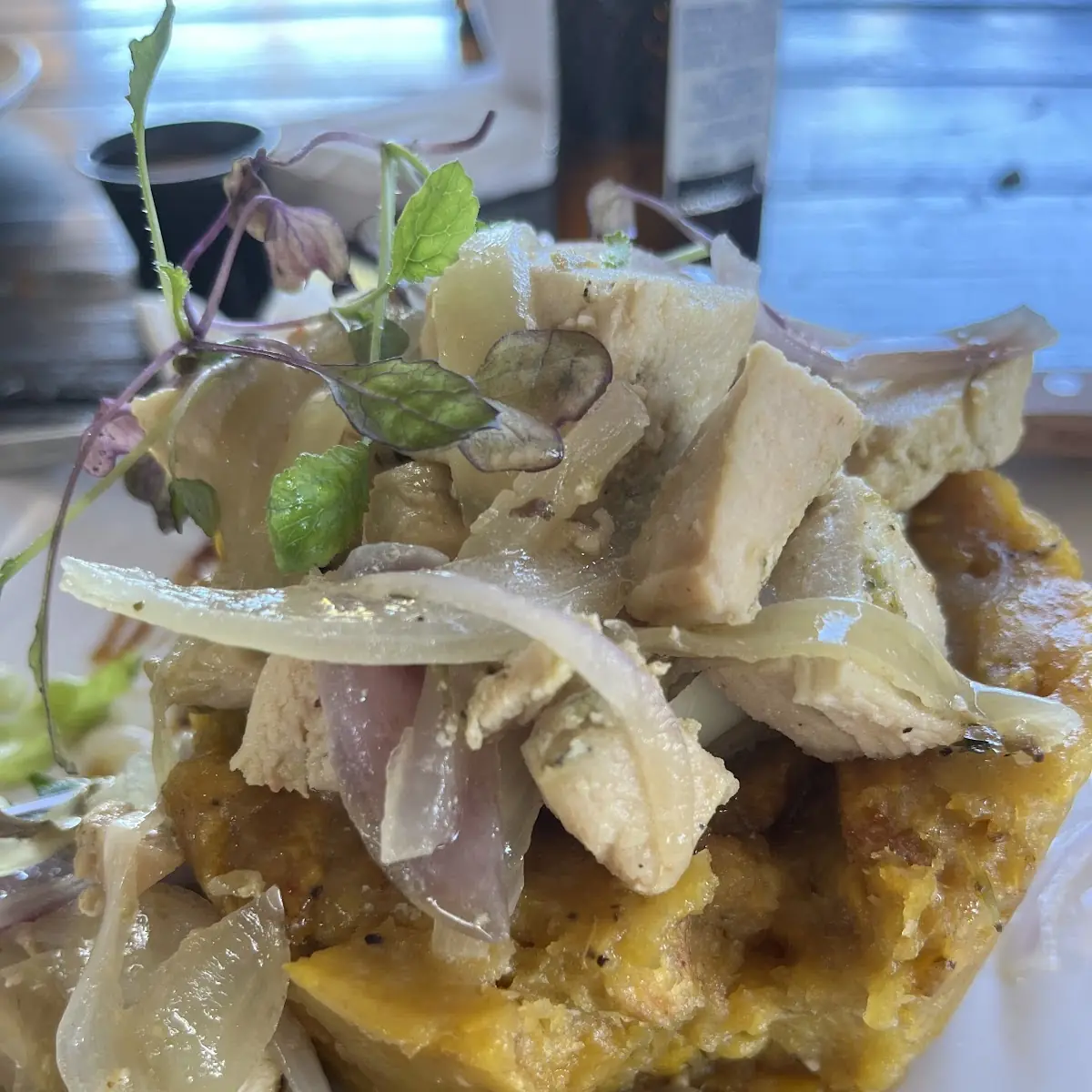 Mofongo Relleno de Pollo Al Ajillo