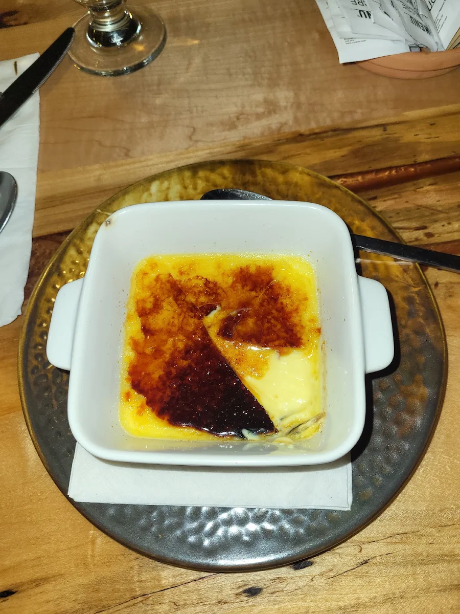 Dessert Crème Brulée Reçue En Cadeau de Fête de la Direction