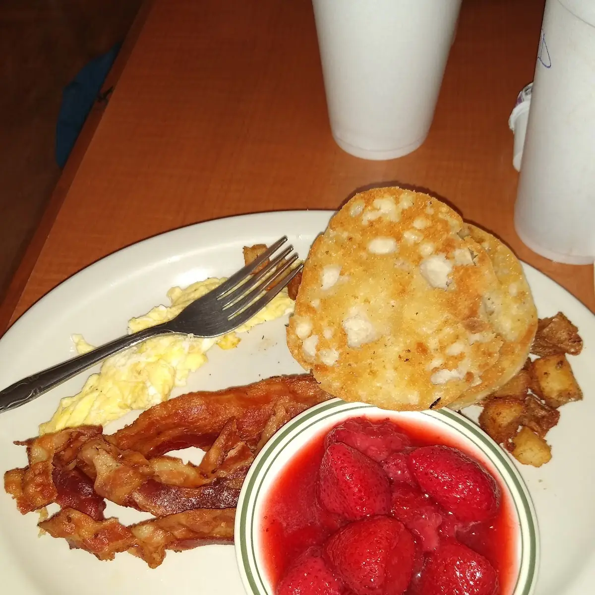 Scrambled Egg Toast Bacon and Strawberries