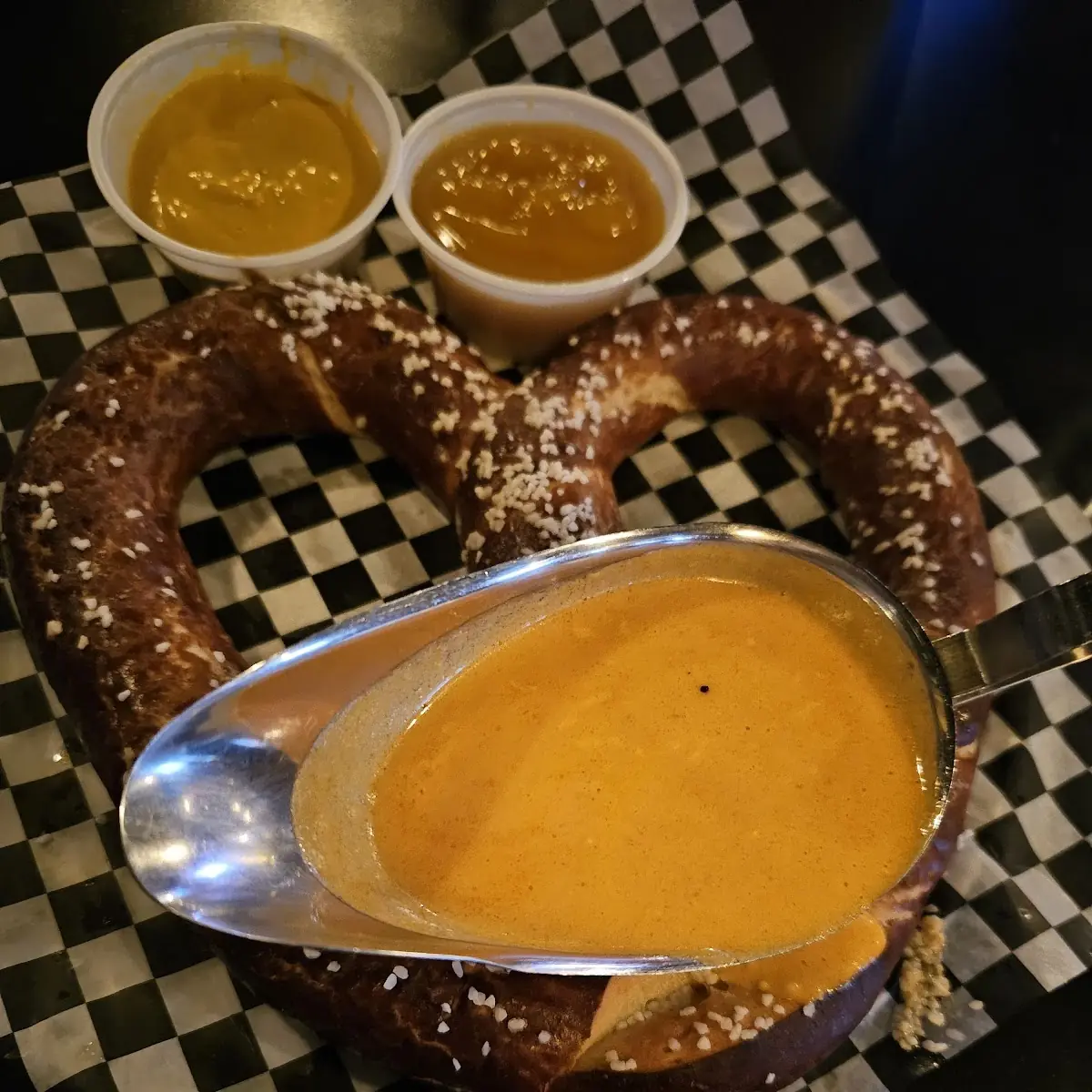 Pretzel Mustard & Spicy Cheese Sauce