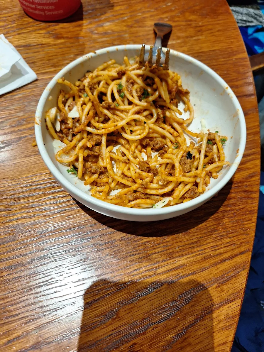 Spagetti, Surfair Beach Hotel