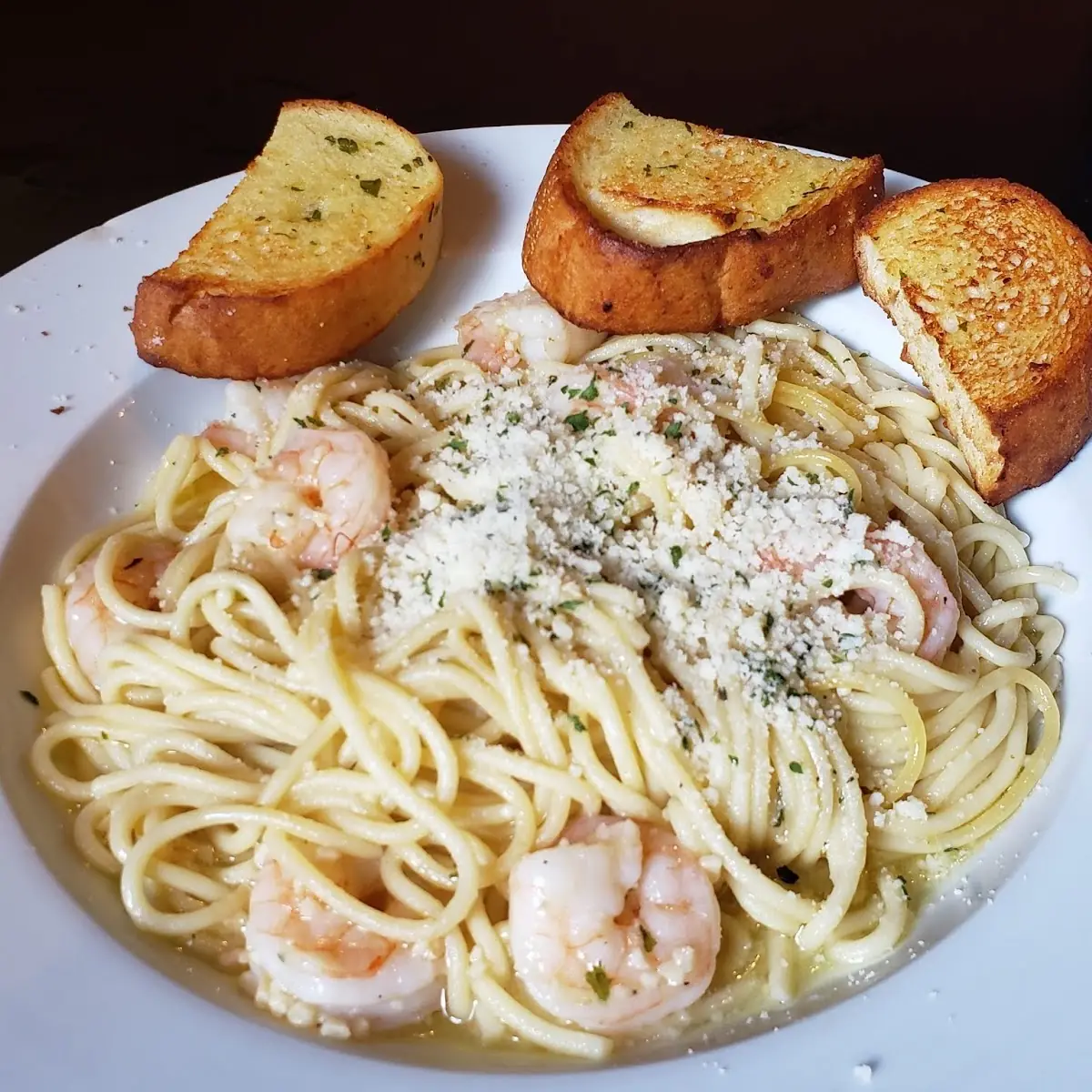 Fettuccine Alfredo with Garlic Bread