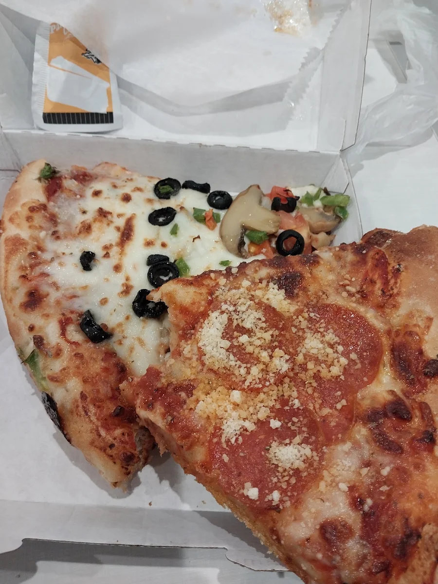Pepperoni Pizza Veggie Lovers Pizza