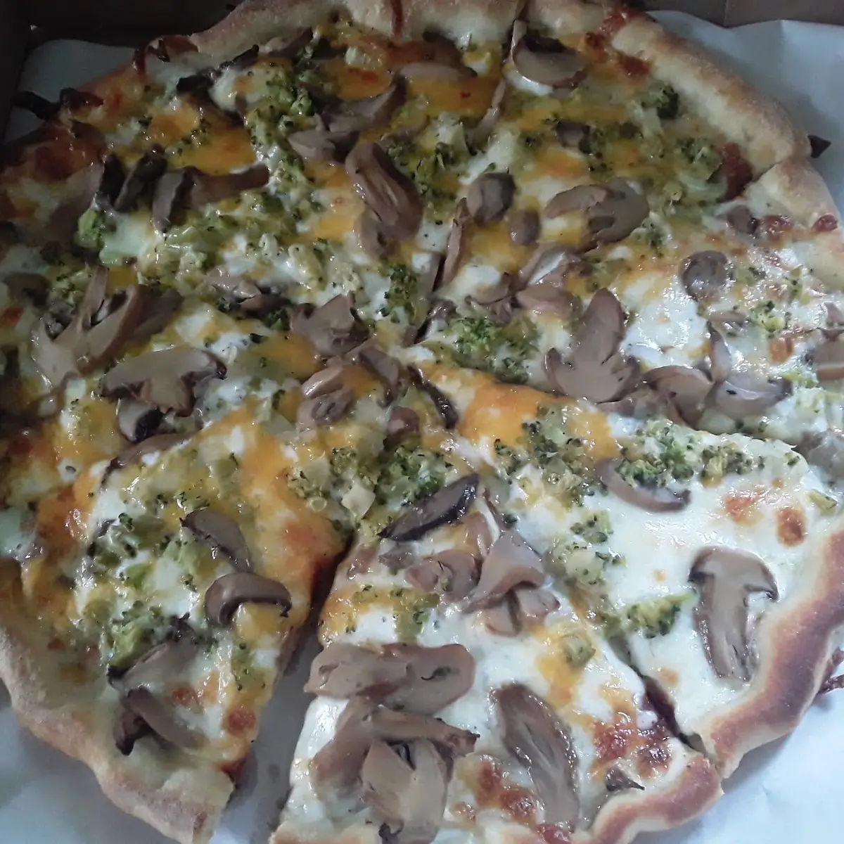 Veggie Pizza with Mushrooms