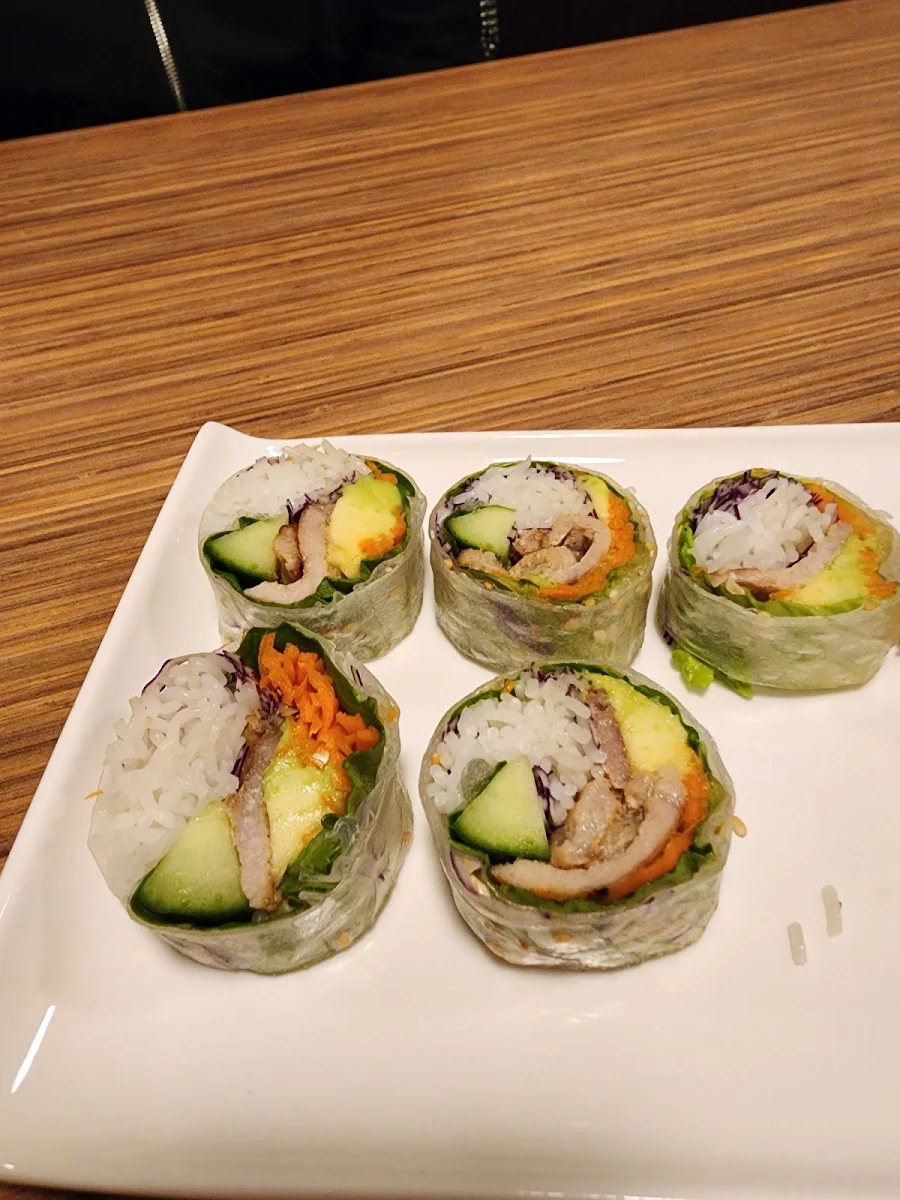 Trois Chats Fresh Rolls, Chats Vietnamese