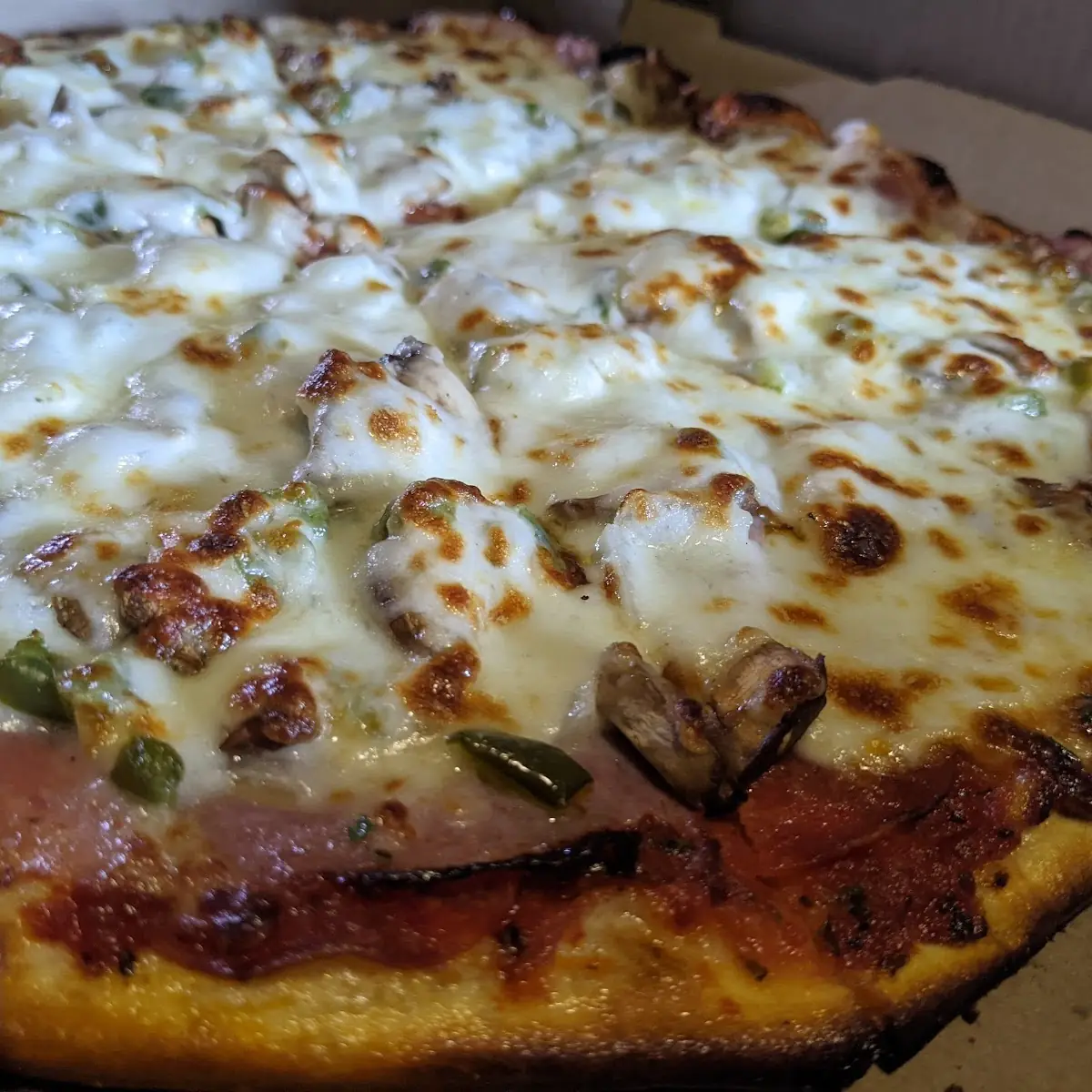 Thin Crust Deluxe Pizza