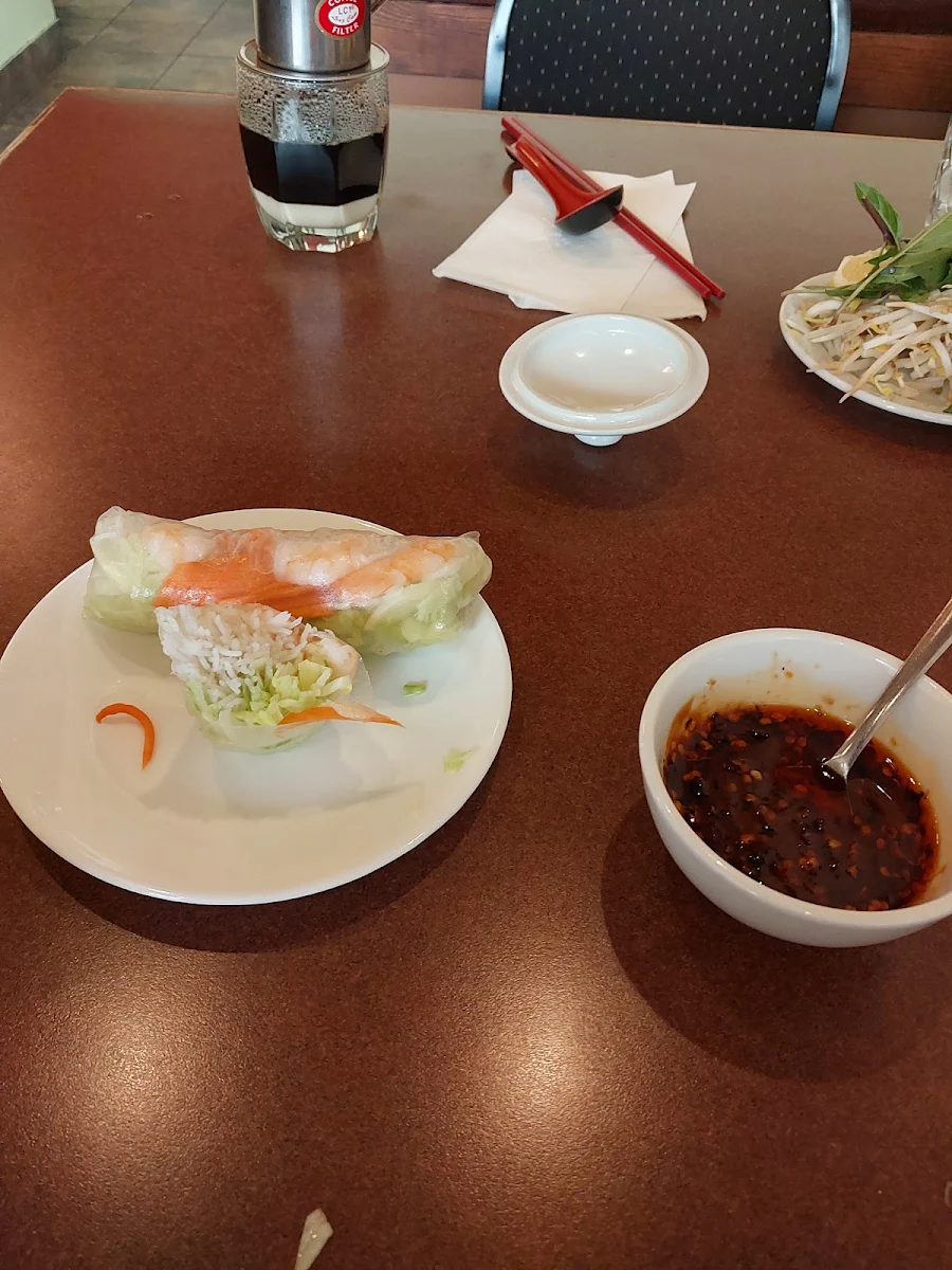 H4 2 Salad Rolls with Shrimp