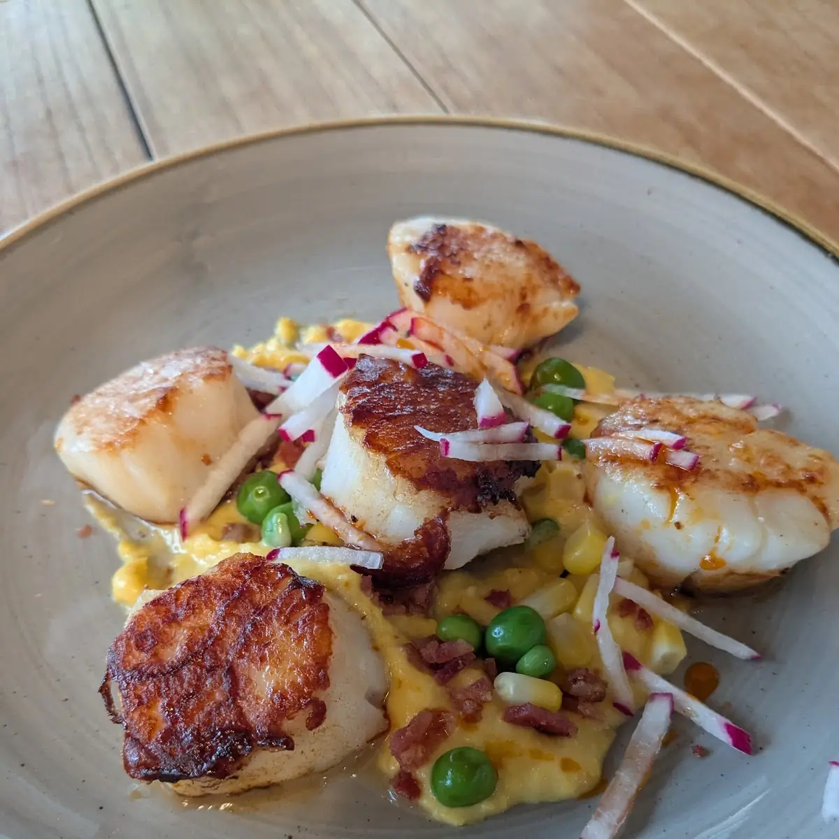 Seared Scallops with Creamy Polenta