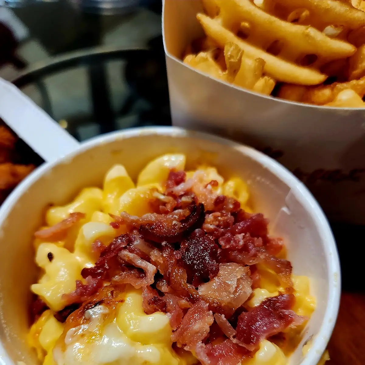Macaroni and Cheese Topped with Crispy Bacon
