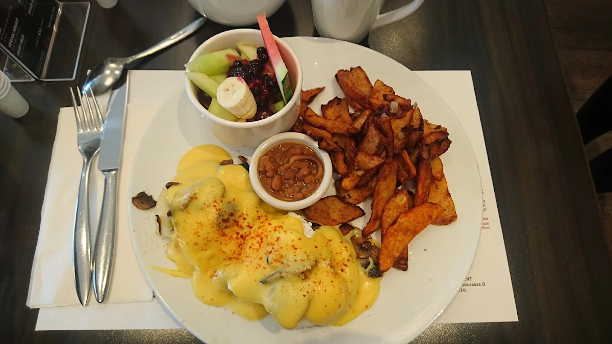 Eggs Benedict, Petinos