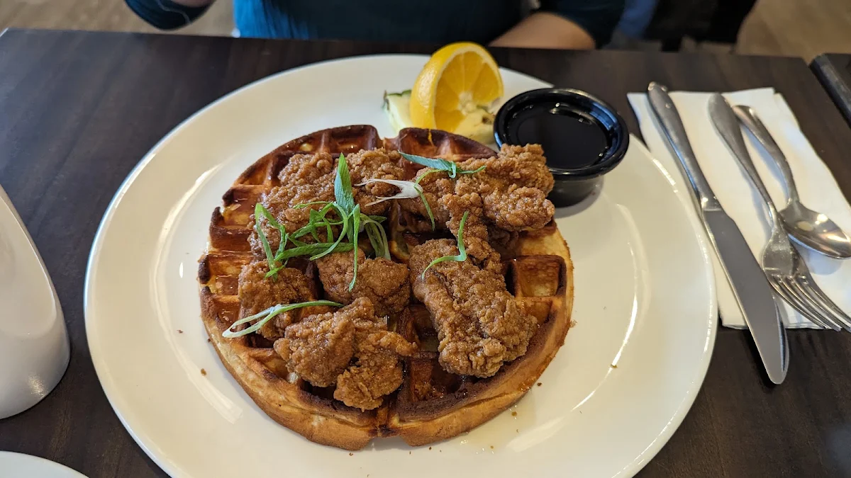 Fried Chicken Waffles, Petinos