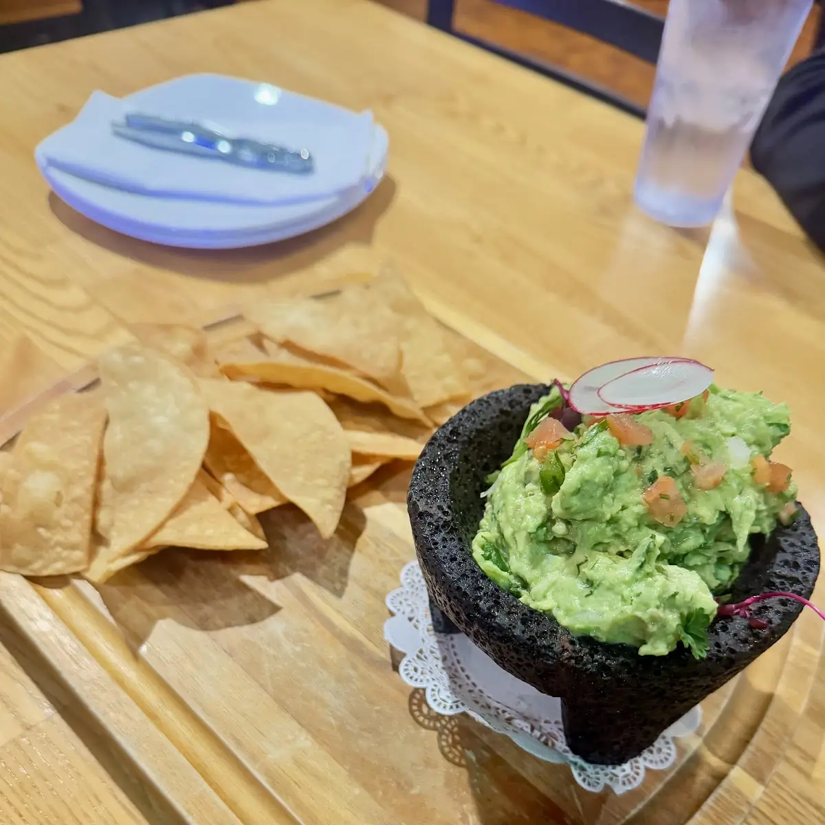 Guacamole with Fresh Tortilla Chips