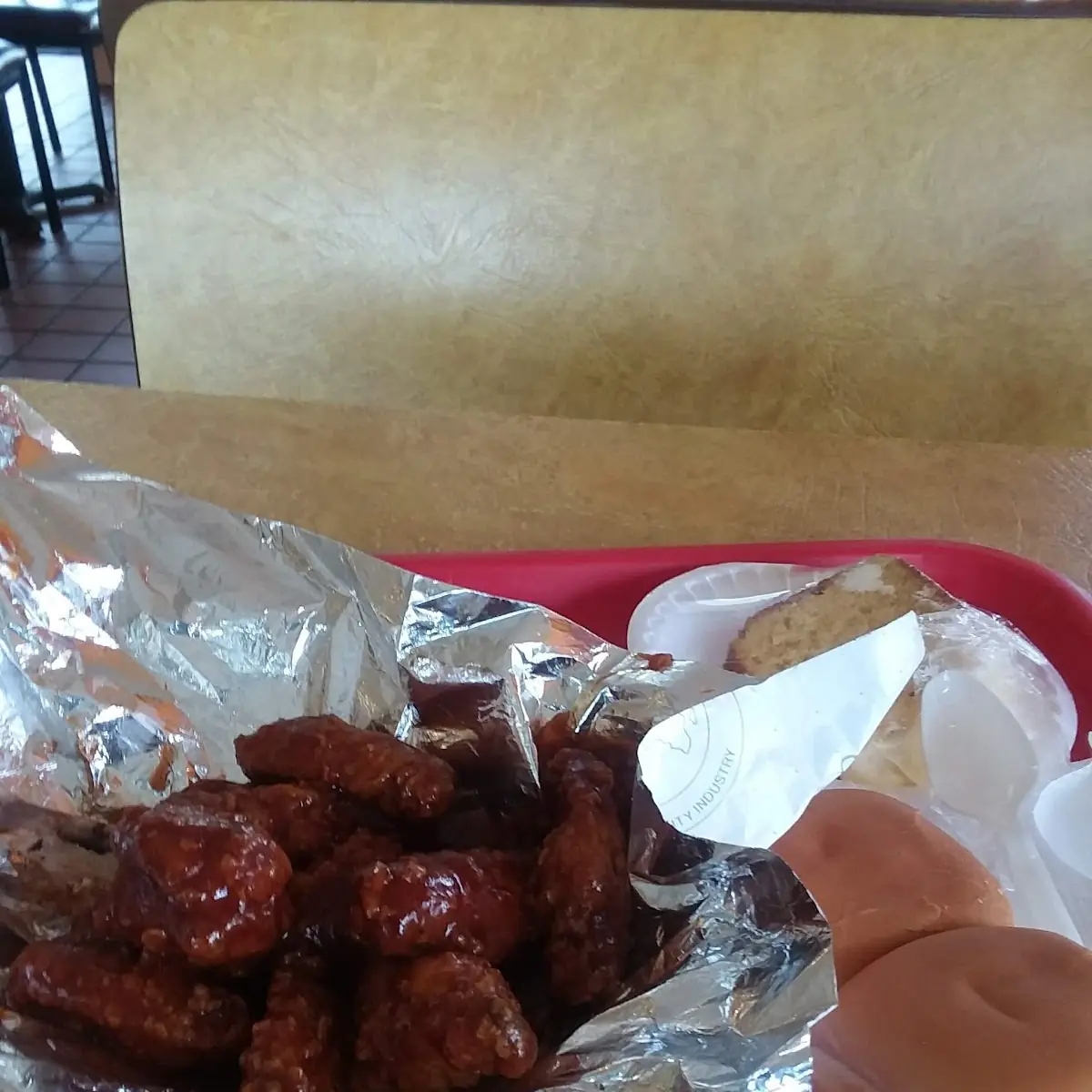 Honey BBQ Wings w Mac and Cheese