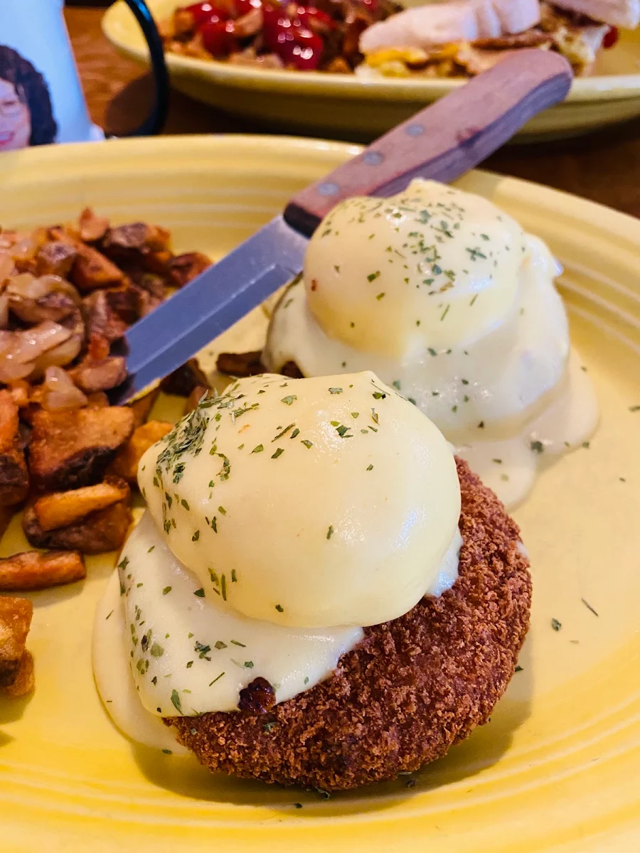 Crab Cakes Eggs Benny