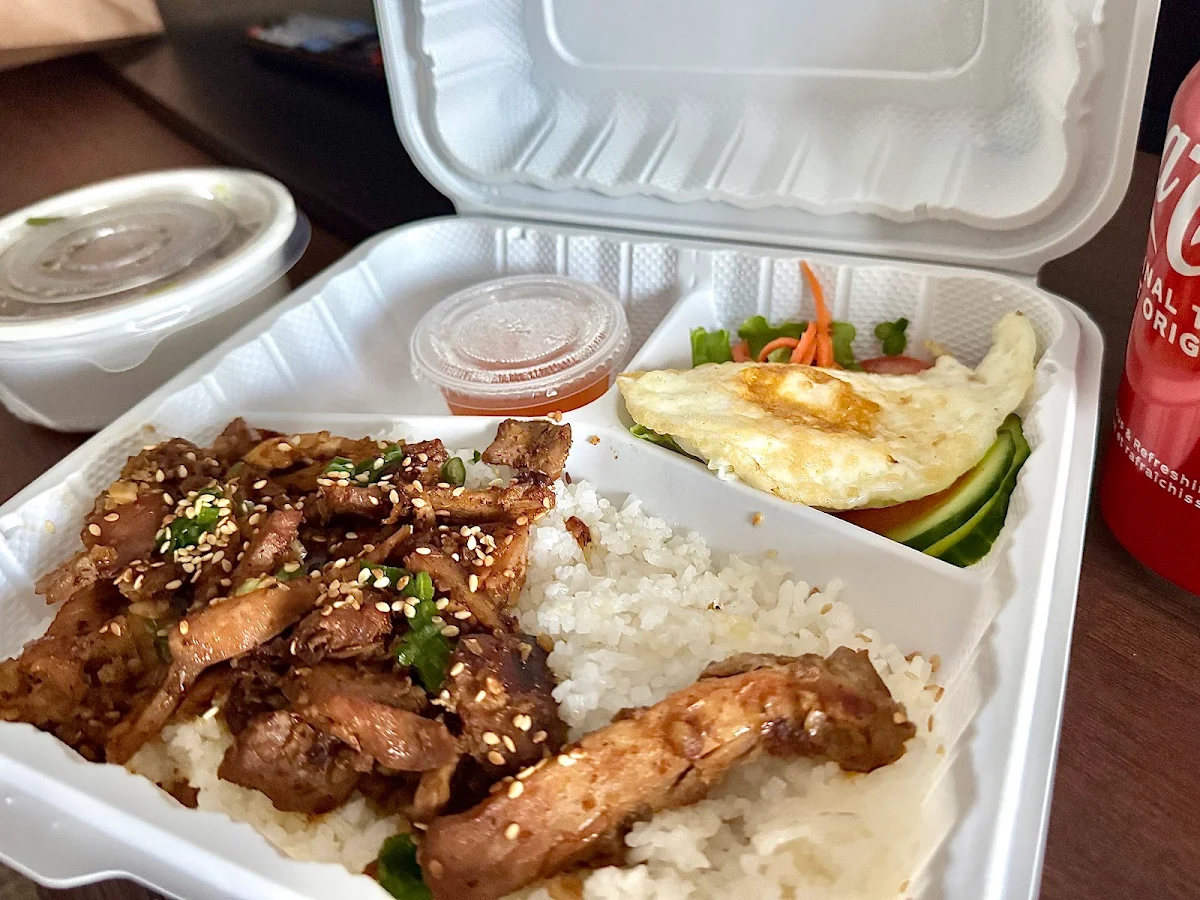 Grilled Chicken and Egg Rice Dish