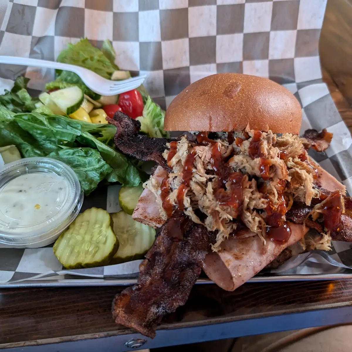 Burger w Side Salad