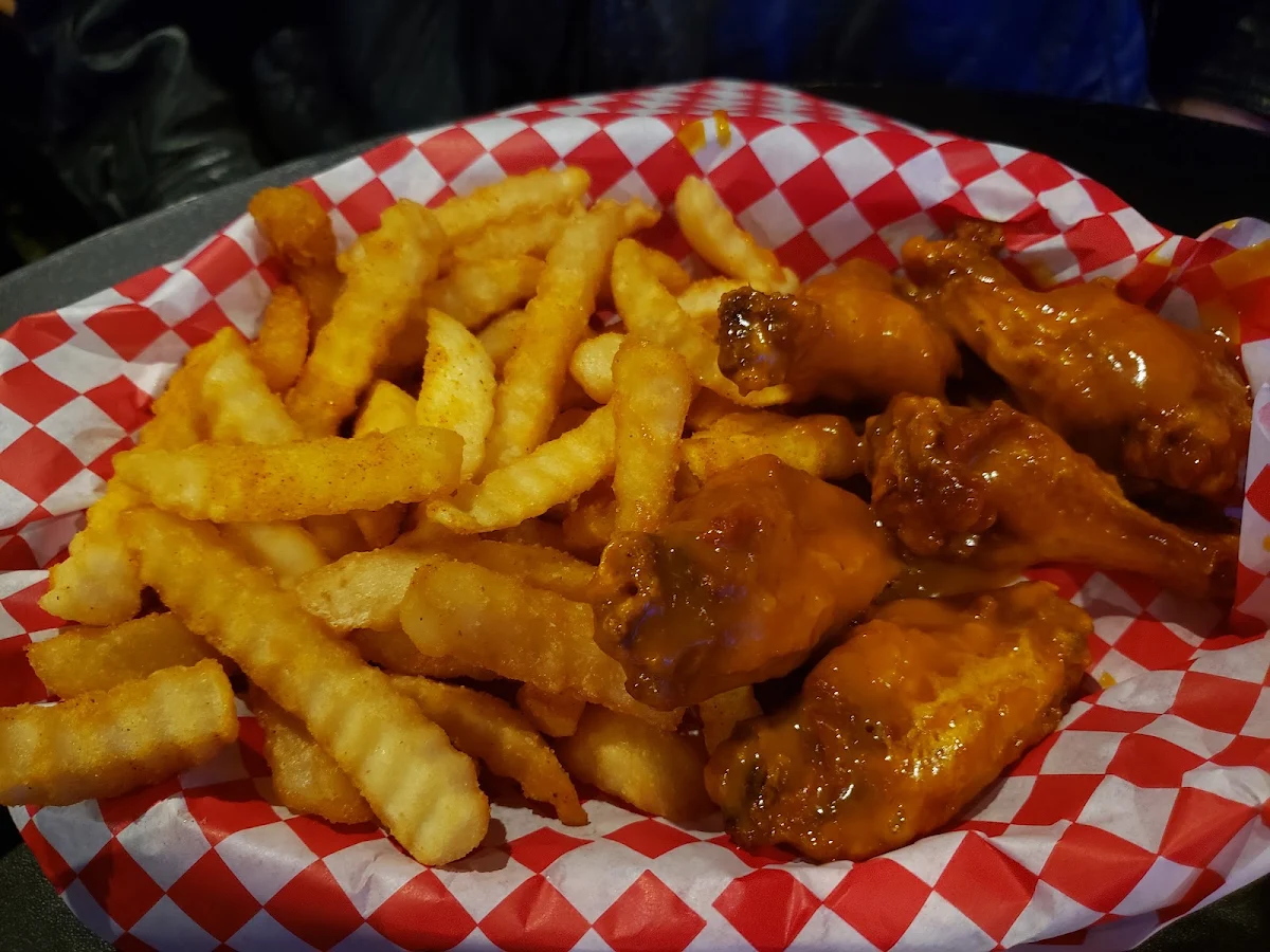 5 Wings Carolina Style & Fries